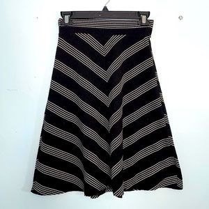 JOE B by Joe Benbasset black and white skirt with chevron pattern. Size XS. EUC.